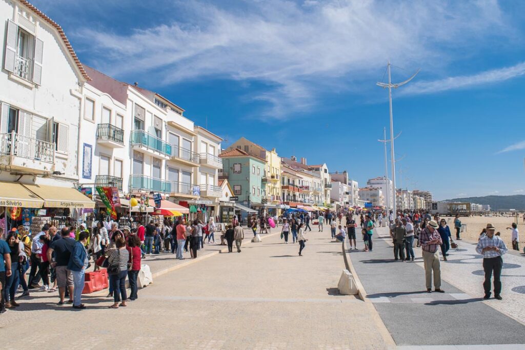 A praia da Nazaré, uma alternativa ao Algarve no centro de Portugal